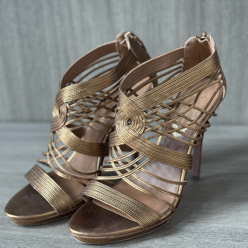 *Designer* Elegant Gold Strappy Heels